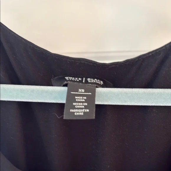 White House Black Market sleevless blouse tank top. Size XS - Picture 2 of 9